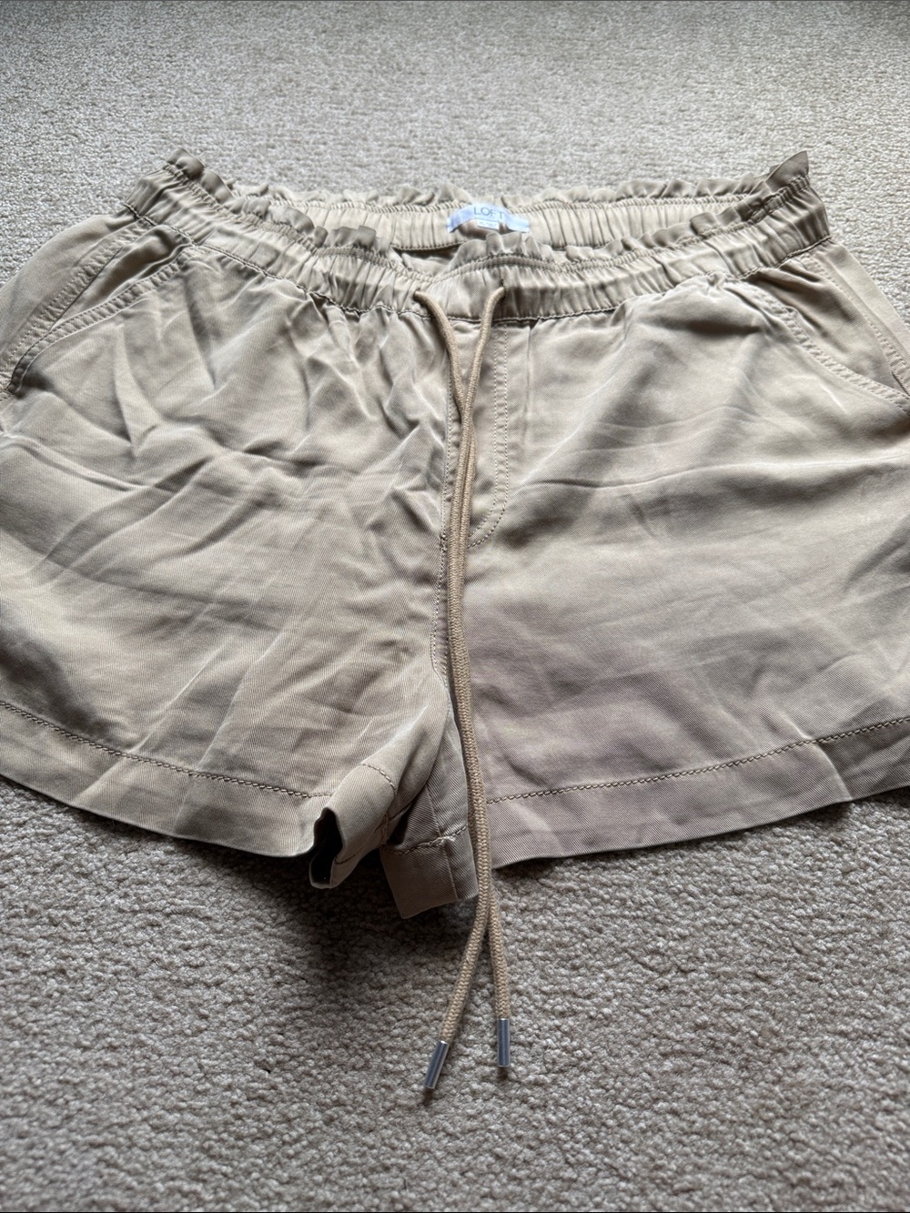 LOFT Women’s size XL Drawstring Casual Shorts in Beige